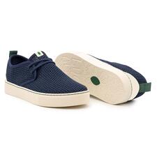 Navy Dunkelblaue Mesh-Sommersneaker, leicht geöffnet.