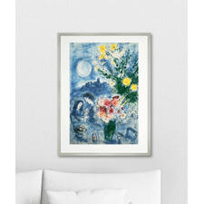 Marc Chagall – Abenderinnerung 1959 Gerahmtes leuchtendes Chagall-Gemälde an einer Wand über einem Sofa.