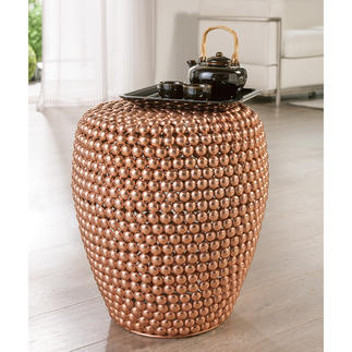 Dot Stool Copper Ganz aktuell im Kupfer-Trend: der handgefertigte Hocker aus Hunderten Metall-Halbkugeln.