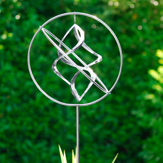 Edelstahl-Windspiel Eine leichte Brise genügt – und diese Edelstahl-Skulptur tanzt zierliche Pirouetten. Kunstvoll handgefertigt.