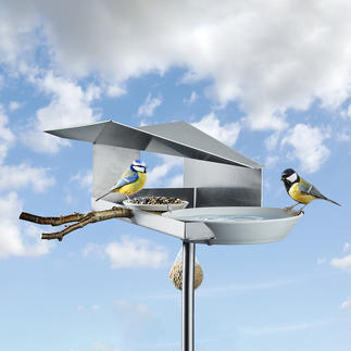 Design-Vogelbistro Genial überdacht: Das wohl schönste Vogelfutterhaus mit Wasserauffang-Tränke.