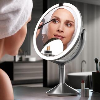 Sensor-Kosmetikspiegel Der Luxus-Kosmetikspiegel mit Komfort-Bedienung per Bewegungs- und Touch-Sensor.