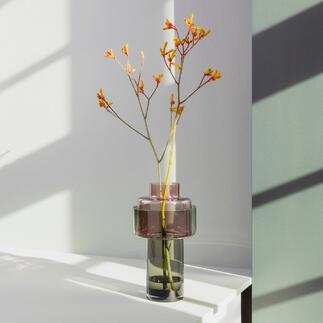 Vase en verre variable Vase design verre-sur-verre ingénieux, variable avec une poignée pour sʼadapter à chaque bouquet. Toujours une pièce unique.
