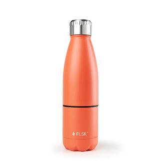 Isolierflasche in Orange auf einem weißen Hintergrund.
