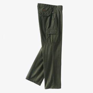 Grüne Pima-Cotton Allwetter-Cargo-Hose auf weißem Hintergrund.