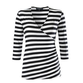 Gestreiftes Wickelshirt in Schwarz und Weiß auf weißem Hintergrund.
