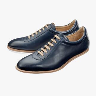 Dunkelblauer Cordwainer Edelsneaker, Detailansicht von oben.
