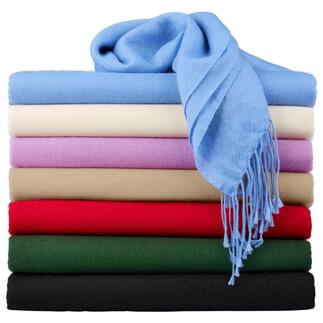 Der legendäre Ring-Schal aus reinem Pashmina – einer der besten Klassiker der Modegeschichte. Handgewebtes Pashmina: So zart, dass Sie diese Stola durch einen Fingerring ziehen können.