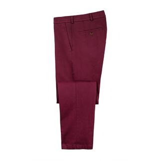 Bordeauxfarbene Winter-Luxus-Chino in der Frontansicht
