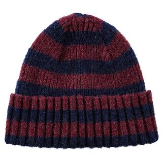 Colourblock-Mütze und -Schal vom jungen belgischen Label Howlin’. Modische Muster, trendige Farben. Aber traditionell in Schottland gestrickt.