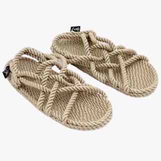 Paar Nomadics Seil-Sandalen auf weißem Hintergrund.