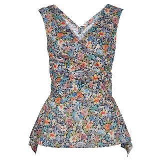 Die modische Sommer-Bluse aus original Blütenprint-Tana Lawn von Liberty™, seit 1875. Femininer, figurschmeichelnder Schösschen-Schnitt. Exklusiv bei Fashion Classics. 