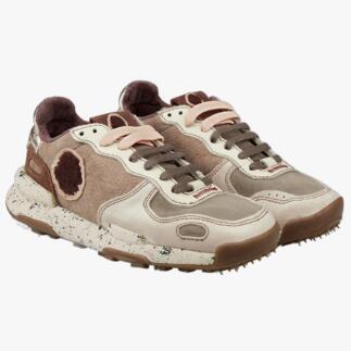 Satarisan nachhaltige Sneaker in neutralen Farben vorneansicht