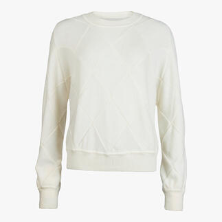 Vorderansicht von zartgelbem Pullover mit diagonalen Strickmustern.