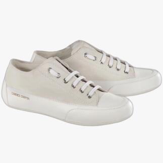 Zwei beiger Candice Cooper Edel-Sneaker nebeneinander.