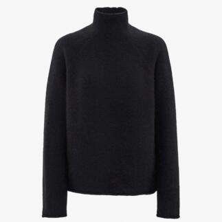 Schwarzer Boxy-Pullover mit hohem Kragen.