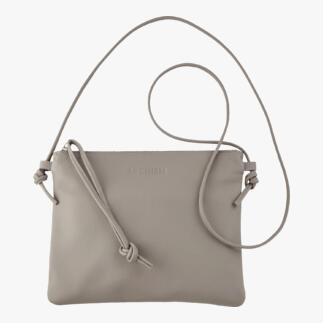 Beige Crossbody-Tasche mit verstellbarem Trageriemen und Reißverschluss.