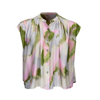 Modal-Crêpe-Bluse in sanften Pink- und Grüntönen mit kurzen Ärmeln
