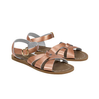 Elegante Salt-Water Ledersandalen in roségold mit schmalen Riemen.