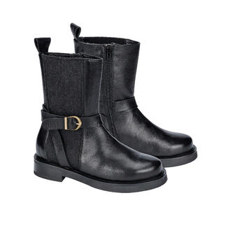 Schwarze Bikerboots mit seitlichem Reißverschluss und Schnalle.