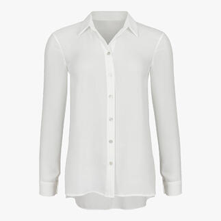 Weiße Bluse mit Knopfleiste, langer Passform und eleganten Ärmeln.