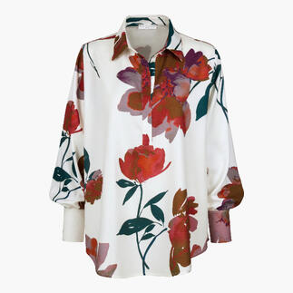 Bluse in Creme mit buntem Blumenmuster und lockeren Ärmeln.