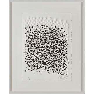Günther Uecker – Strömung I, 2005 Prägedruck mit Lithografie auf 300-g-Büttenpapier 
Auflage: 99 Exemplare  
Exemplar: e. a. 
Blattgrösse (B x H): 28 x 38 cm  
Masse: gerahmt 43 x 53 cm