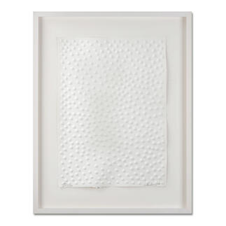 Günther Uecker – Graphein C Prägedruck auf 300-g-Büttenpapier  
Auflage: 120 Exemplare zzgl. e. a.  
Blattgrösse (B x H): 50 x  
70 cm  
Masse: gerahmt 73 x 93 cm