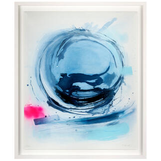 Abstrakte Kunst mit blauen und pinken Farbtönen in einem weißen Rahmen.