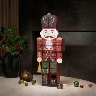 Adventskalender in Form eines Nussknackers, dekoriert mit nummerierten Türchen.