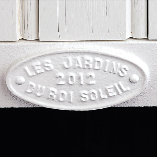 Jeden Kubus kennzeichnet das Signet von „Les Jardins du Roi Soleil“ sowie das Herstellungsjahr.