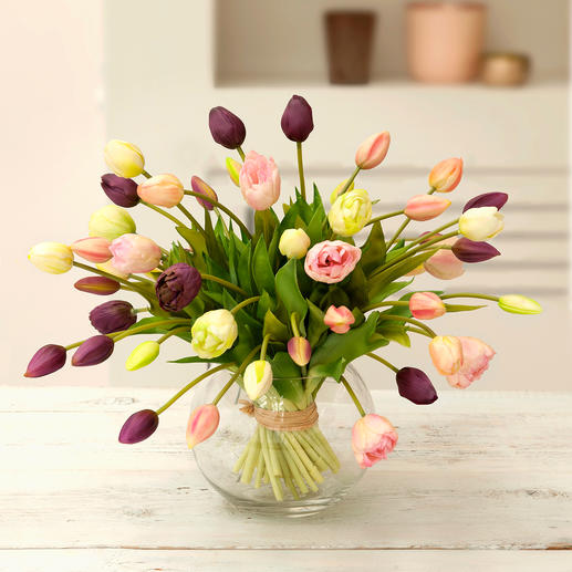 Tulpen-Strauss Ein Frühlingsgruss, der nie verblüht. Und auf Jahre erfreut. Faszinierend naturgetreu wie frisch vom Feld.