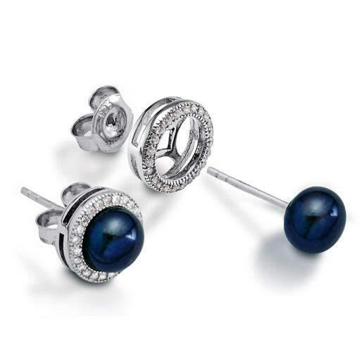 2-in-1 Jacket-Perlstecker 1 Paar Ohrringe – 2 Looks: tagsüber dezenter Perlen-­Stecker, abends aussergewöhnlicher Perlen-Ohrring.
