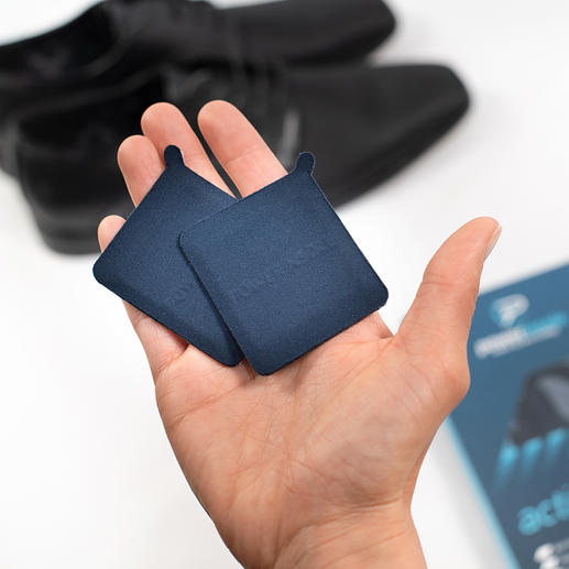 Nur 5 x 6 cm klein. Passend für alle Schuhtypen und –grössen ab Gr. 30. Nur 5 x 6 cm klein. Passend für alle Schuhtypen und –grössen ab Gr. 30.