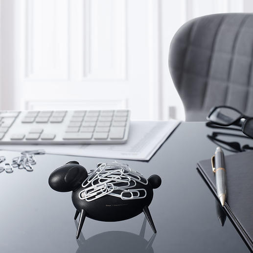 Büroklammer-Schaf Blickfang auf Ihrem Schreibtisch: Schaf Blacky zieht Büroklammern magnetisch an.