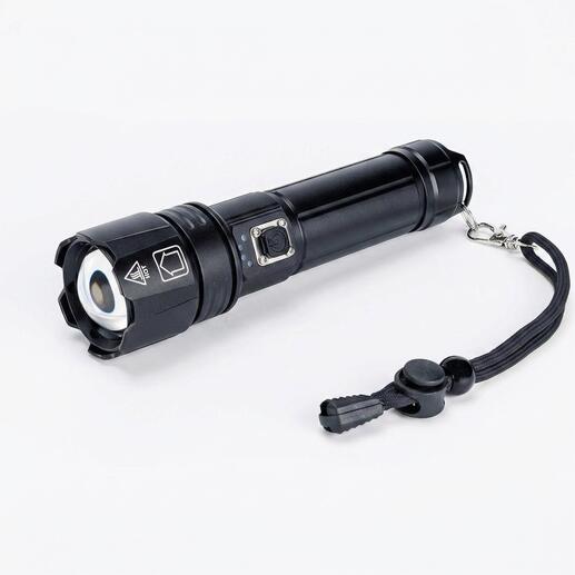Survival Taschenlampe auf weißem Hintergrund.