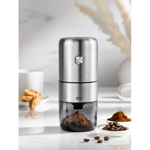 Akku-Kaffeemühle mit Edelstahloberfläche und Kaffeebohnenschale.