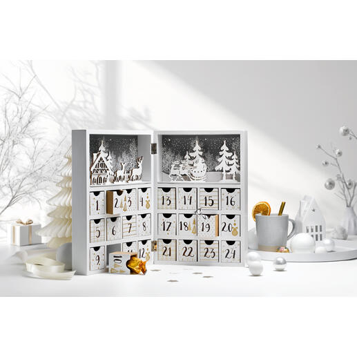 Adventskalender Winterdorf mit 24 Türchen und winterlicher Dekoration.