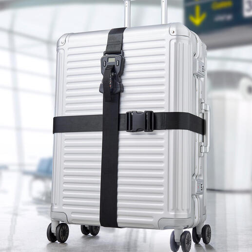 Silberner Koffer mit schwarzem Premium-Koffergurt-Set 3-in-1 auf einem Flughafen.