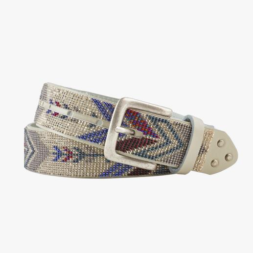 Ceinture à perles ethnique Smitten Du cuir vachette robuste. Un motif perlé authentique. Façonné à la main par les femmes maya du Guatemala.