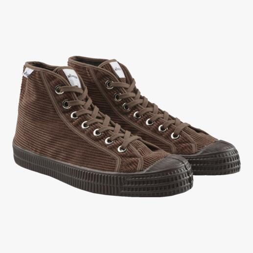 Brauner Novesta Cordschuh in Kombination, seitliche Ansicht