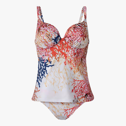 Der Tankini: femininer als ein Badeanzug, nachsichtiger als ein Bikini. Mit farbenprächtigem Korallen-Print.