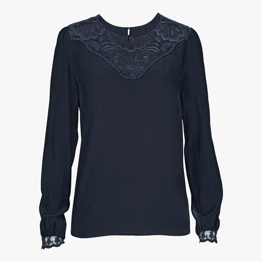 Die Optik einer Bluse. Der Komfort eines Shirts.  Skandinavisches Design von Rosemunde Copenhagen: Bequem. Unkompliziert. Elegant.