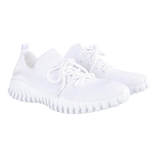 Weißer Knit-Schnür-Sneaker von bernie mev. im Paar.