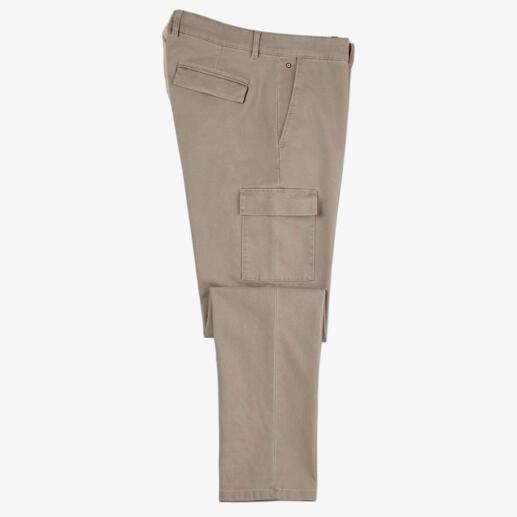 Pantalon cargo Dobby Tissu structuré noble Dobby. Forme contemporaine sans pinces. Poches discrètes sur les jambes.