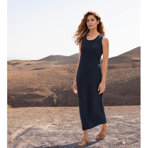 Robe infroissable La robe infroissable facile d'entretien. Lavée, séchée, prête à être portée. Ärmelloses Kofferkleid in Navy, bodenlang.