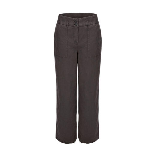 Vorderansicht der Kris Reutter Coldblack®-Sommerhose in dunkelbraun.