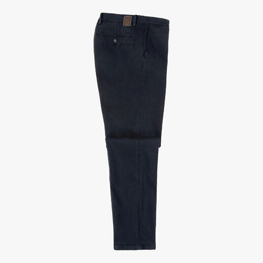 Navy farbene Twillhose, seitliche Ansicht, lässig und modisch.