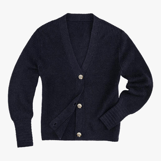 Der edle Cardigan mit Wohlfühl-Garantie: weich wie Kaschmir, klimafrisch wie Leinen. Von Junghans 1954. Für Damen und Herren. Exklusiv bei Fashion Classics.