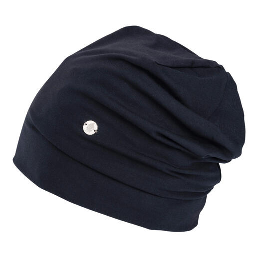 Dunkelblaues Ganzjahres-Bambus-Beanie seitlich mit Logo.